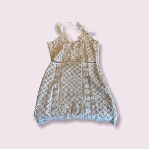 𝅺nwt Tobi Lace short Dress